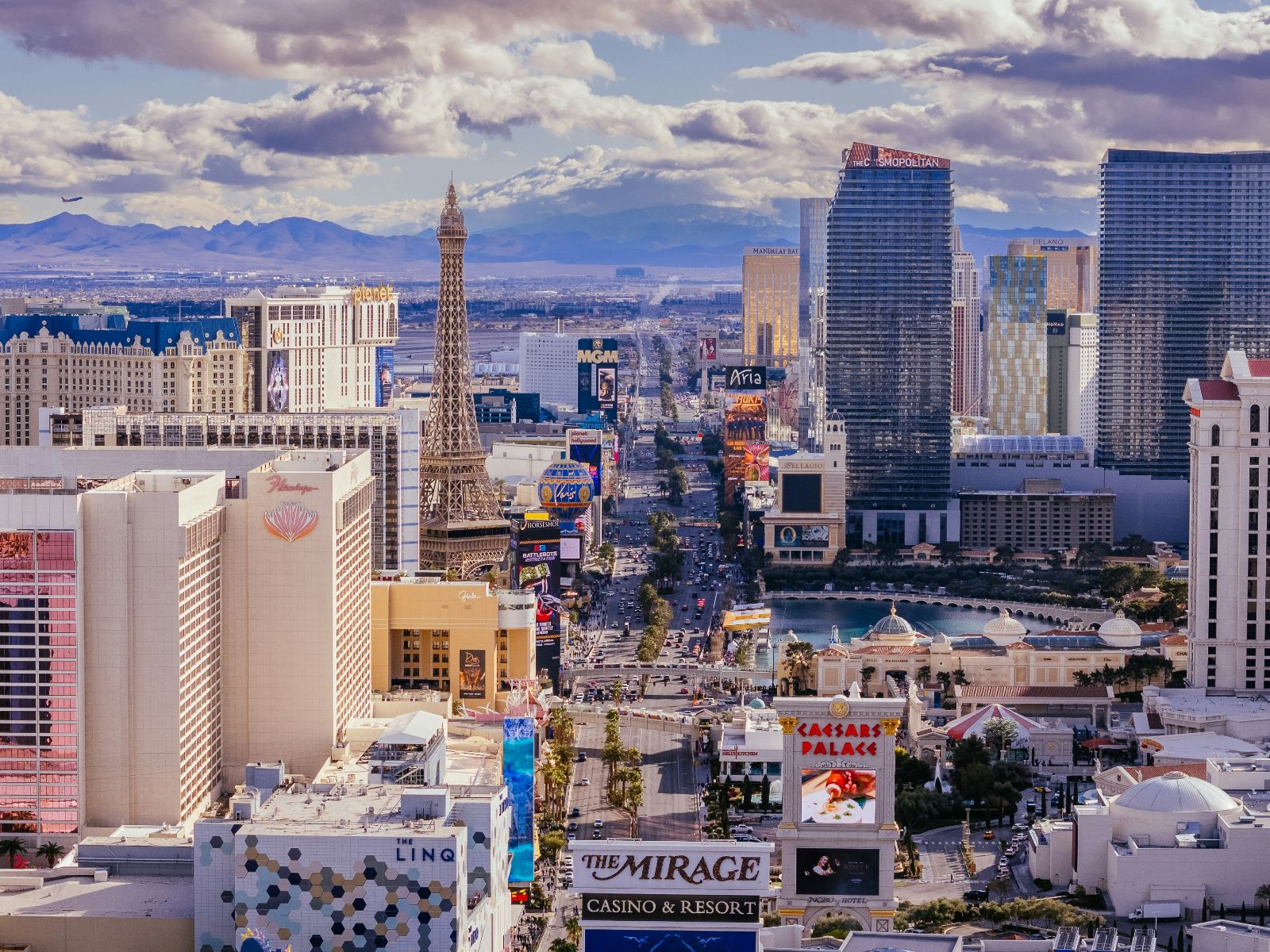 Rondreis Amerika, Las Vegas, bovenaanzicht stad bij daglicht