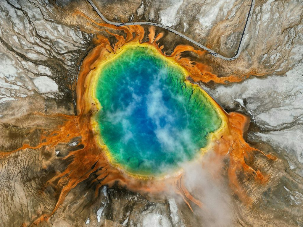 Rondreis Amerika, Yellowstone, Grand Prismatic Spring van bovenaf
