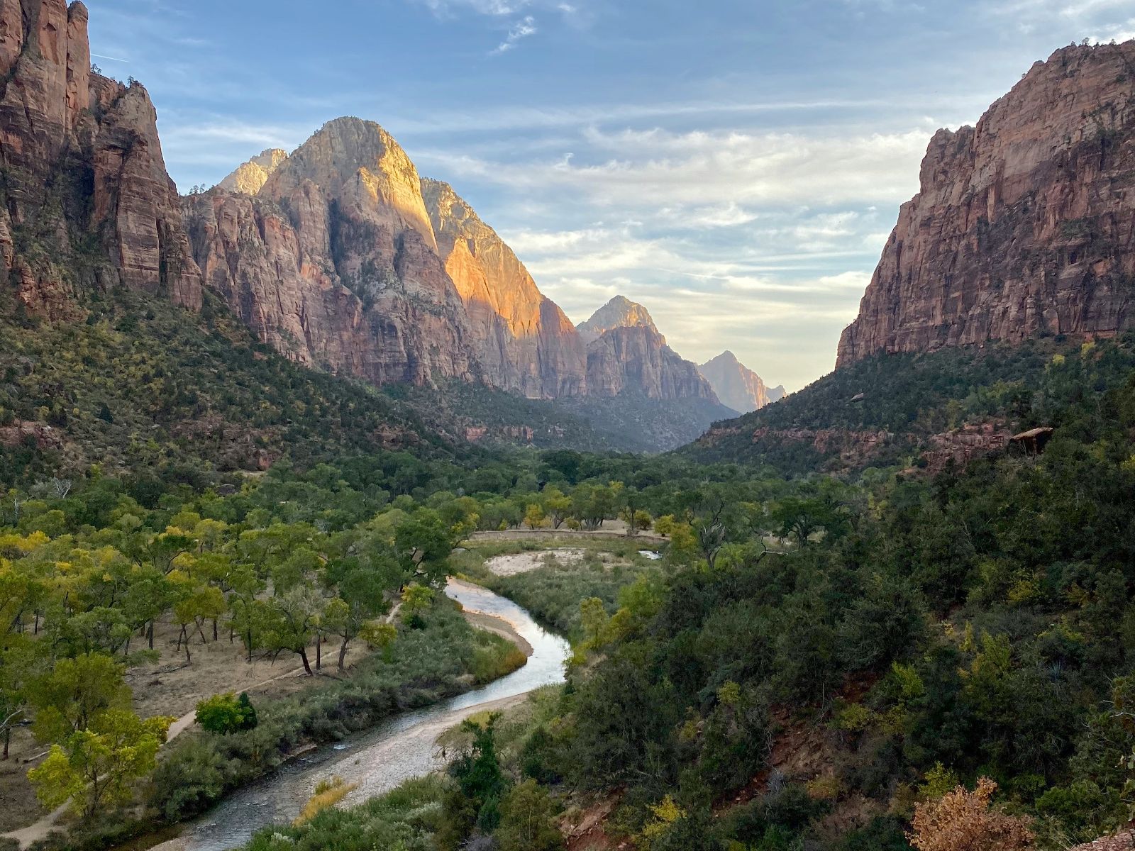 Rondreis Amerika, Zion N.P. & Springdale, rivier door een vallei