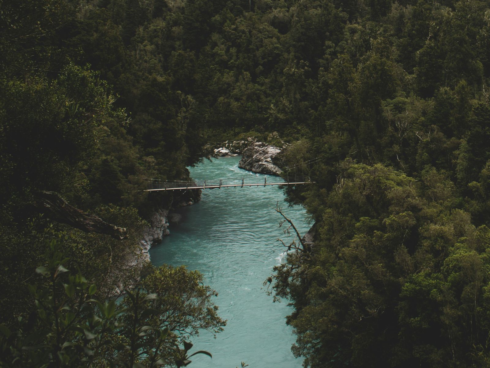 Rondreis Nieuw-Zeeland, Hokitika, Hangbrug over rivier