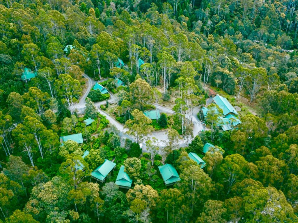 Rondreis Australië, Cradle Mountain National park, Lemonthyme Wilderness Retreat, bovenaanzicht accommodatie