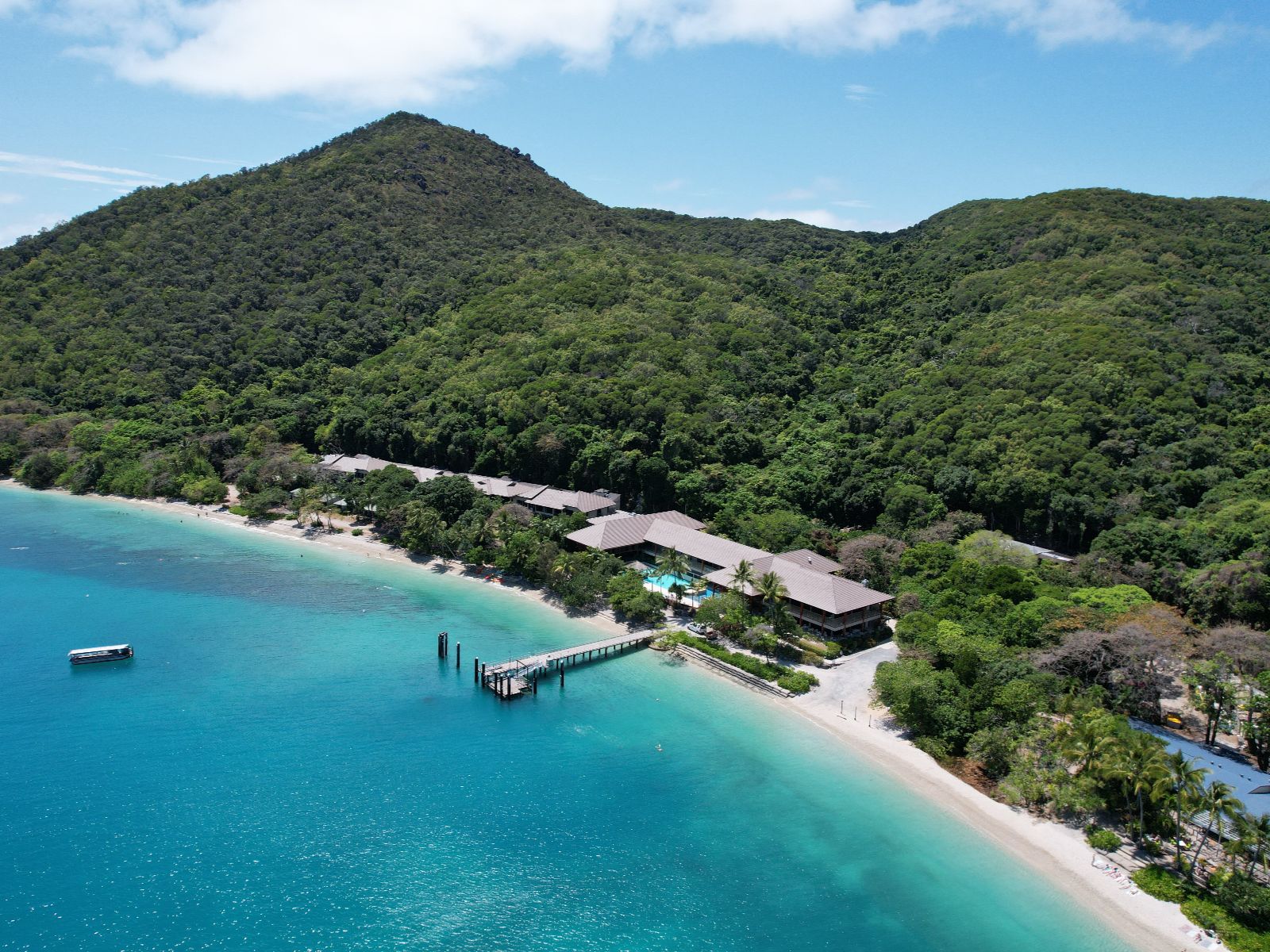 Rondreis Australië, Fitzroy Island, Fitzroy Island Resort, aerial view acommodatie