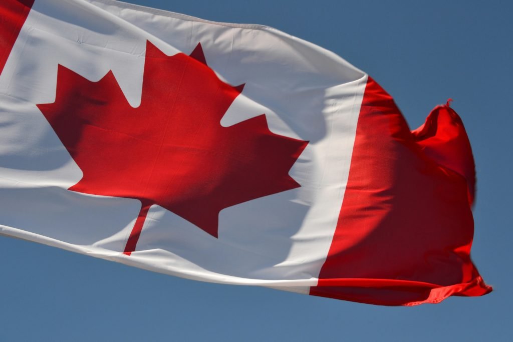 Canadese vlag met blauwe achtergrond