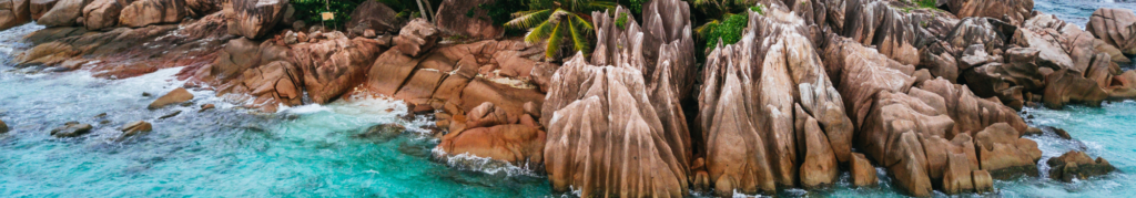 Rotsen in de zee Seychellen