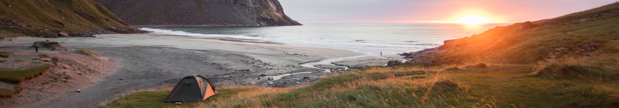 Campinplek in Canada aan het strand met de zee