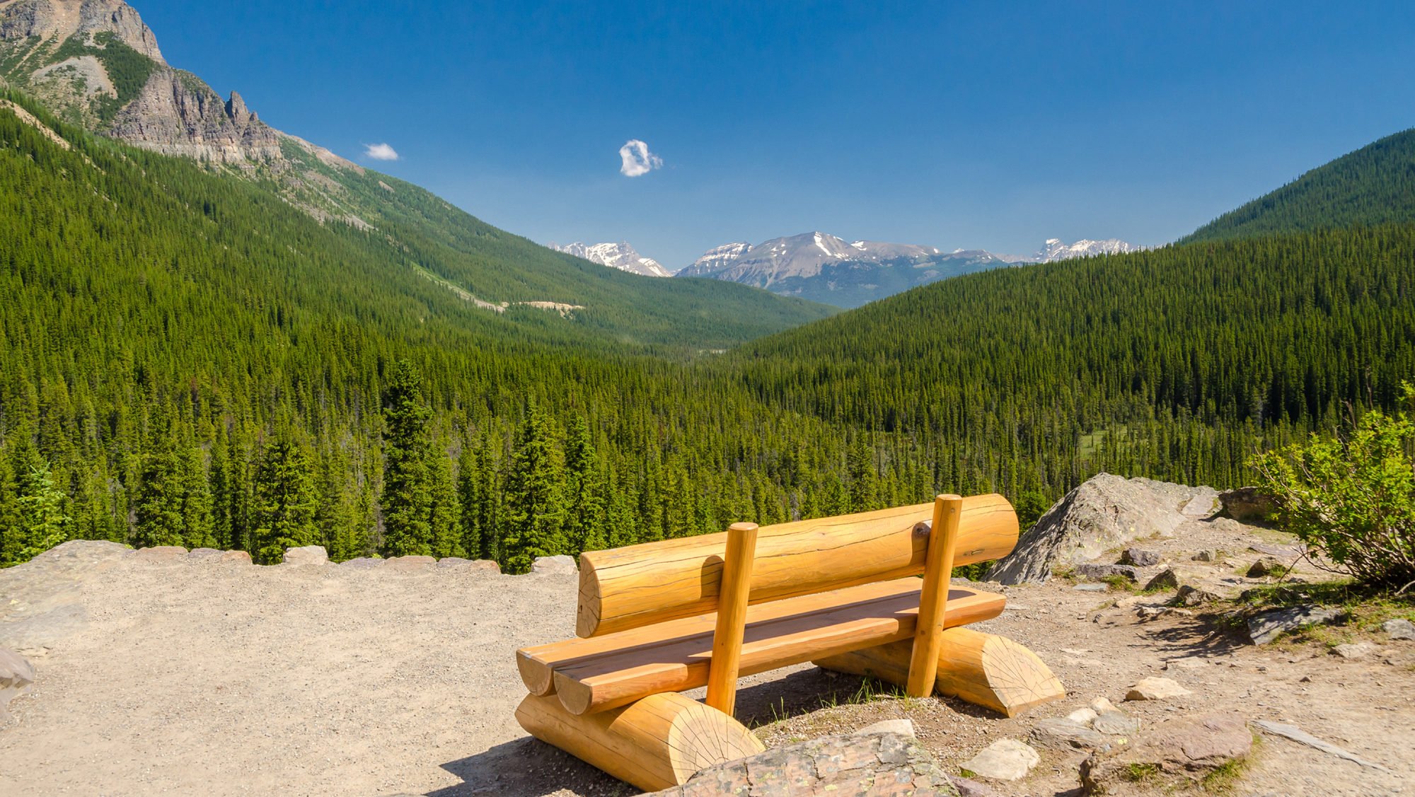Wandelen Canada - Whistler British Columbia bankje met uitzicht