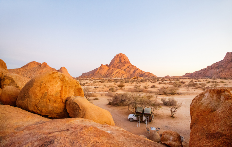 Spitzkoppe gebied met pittoreske rotsformaties in Damaraland, Namibië