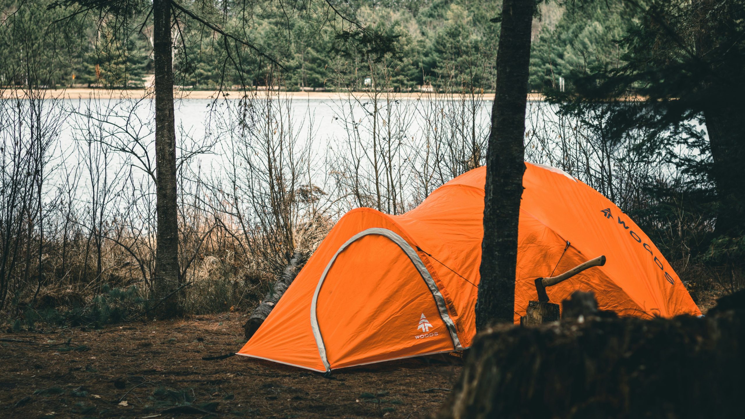 Kamperen Canada tent in de wildernis - unsplash