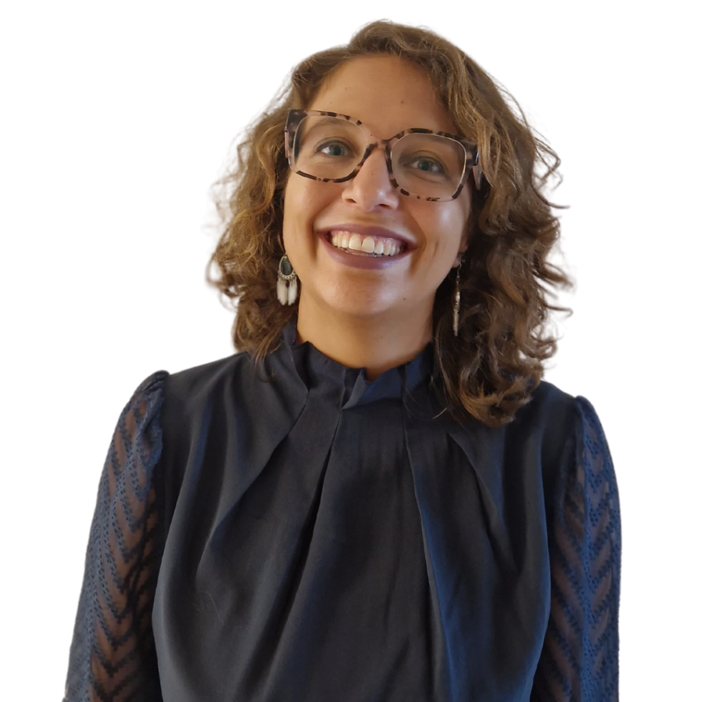 Collega Lisa van WRC Reizen met een witte achtergrond