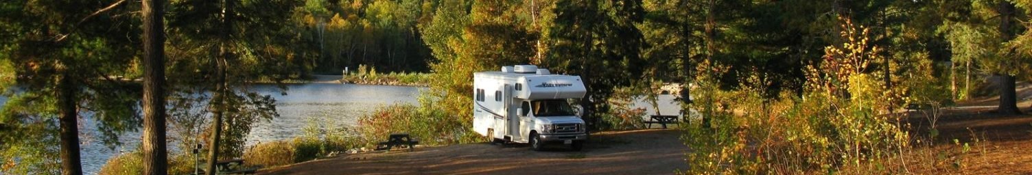 Campings in Canada - kamperen in camper aan de oevers van een meer