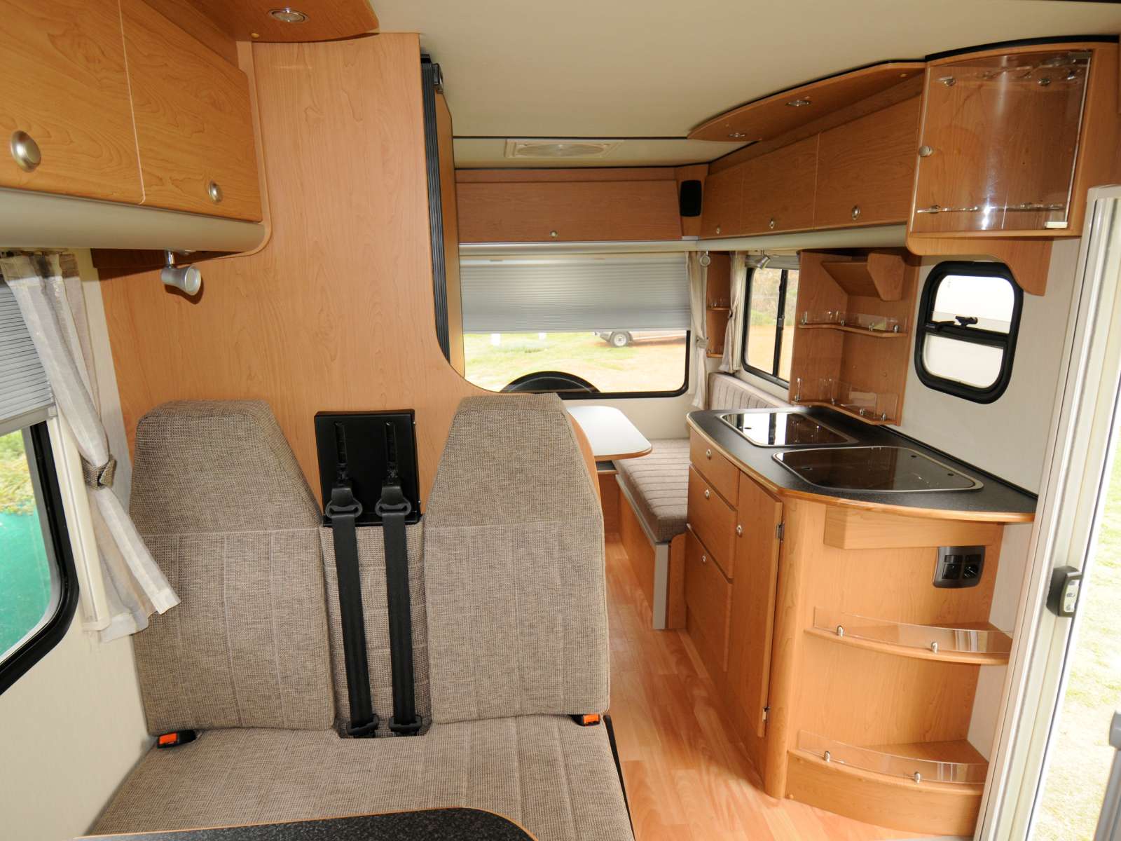 Bobo Campers Afrika Discoverer 4 Eethoek