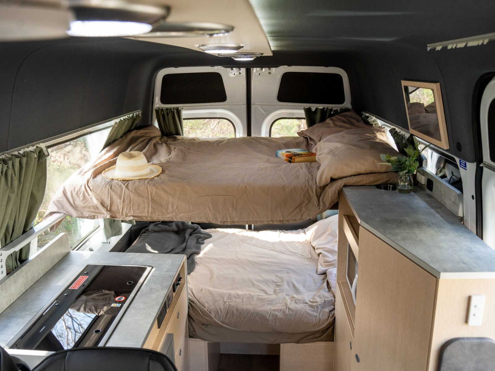 Britz, 2 + 2 Berth Voyager Slaapgedeelte