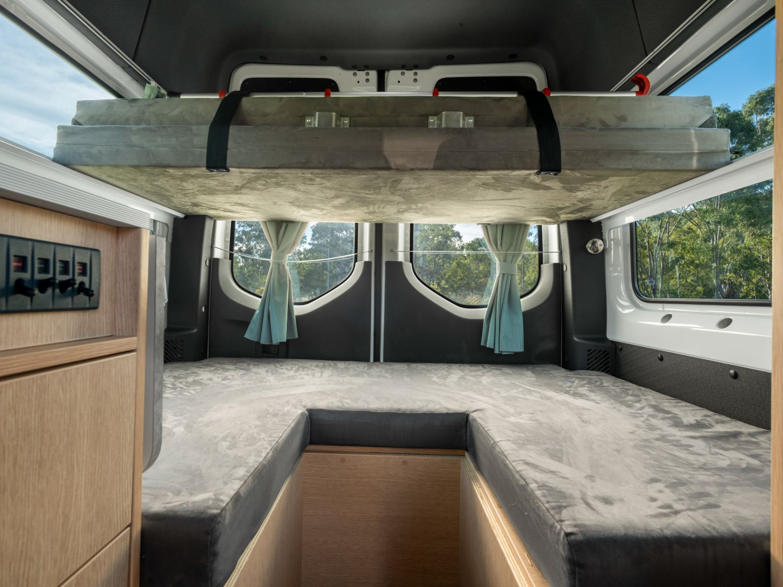 Britz, 2 + 2 Berth Voyager Zitgedeelte Bankjes