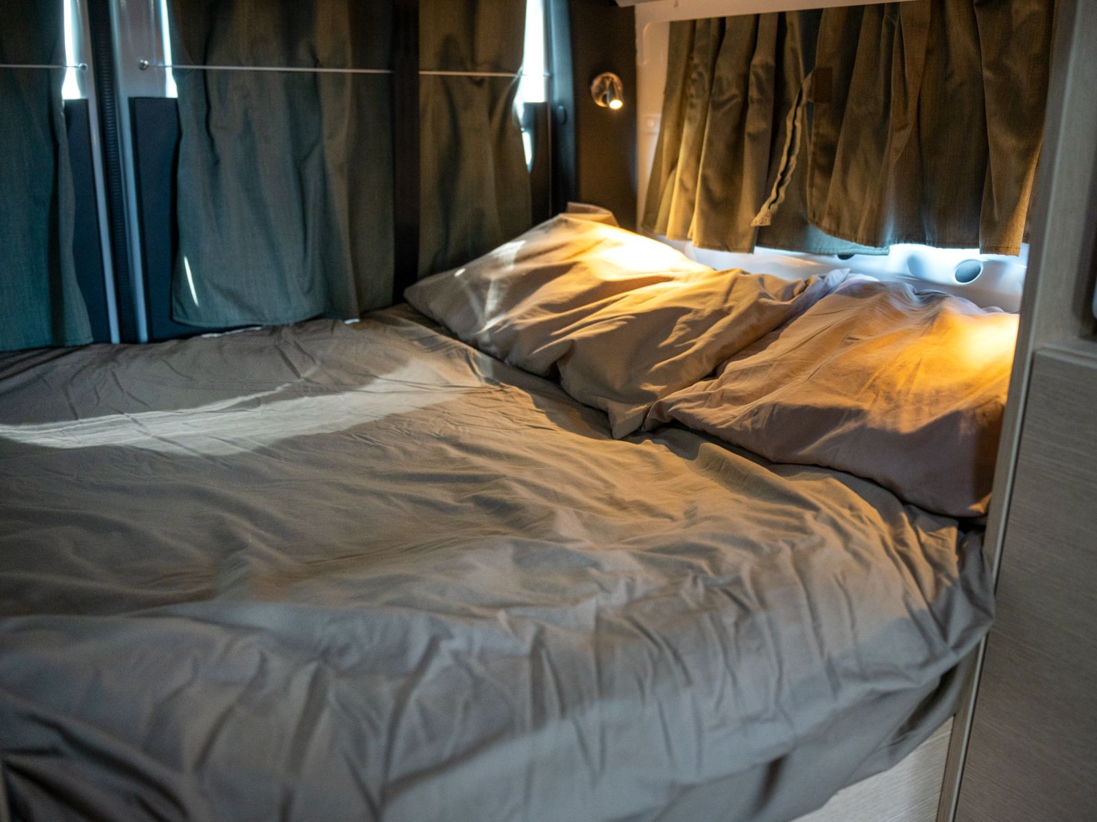 Britz, 2 Berth HiTop Slaapgedeelte