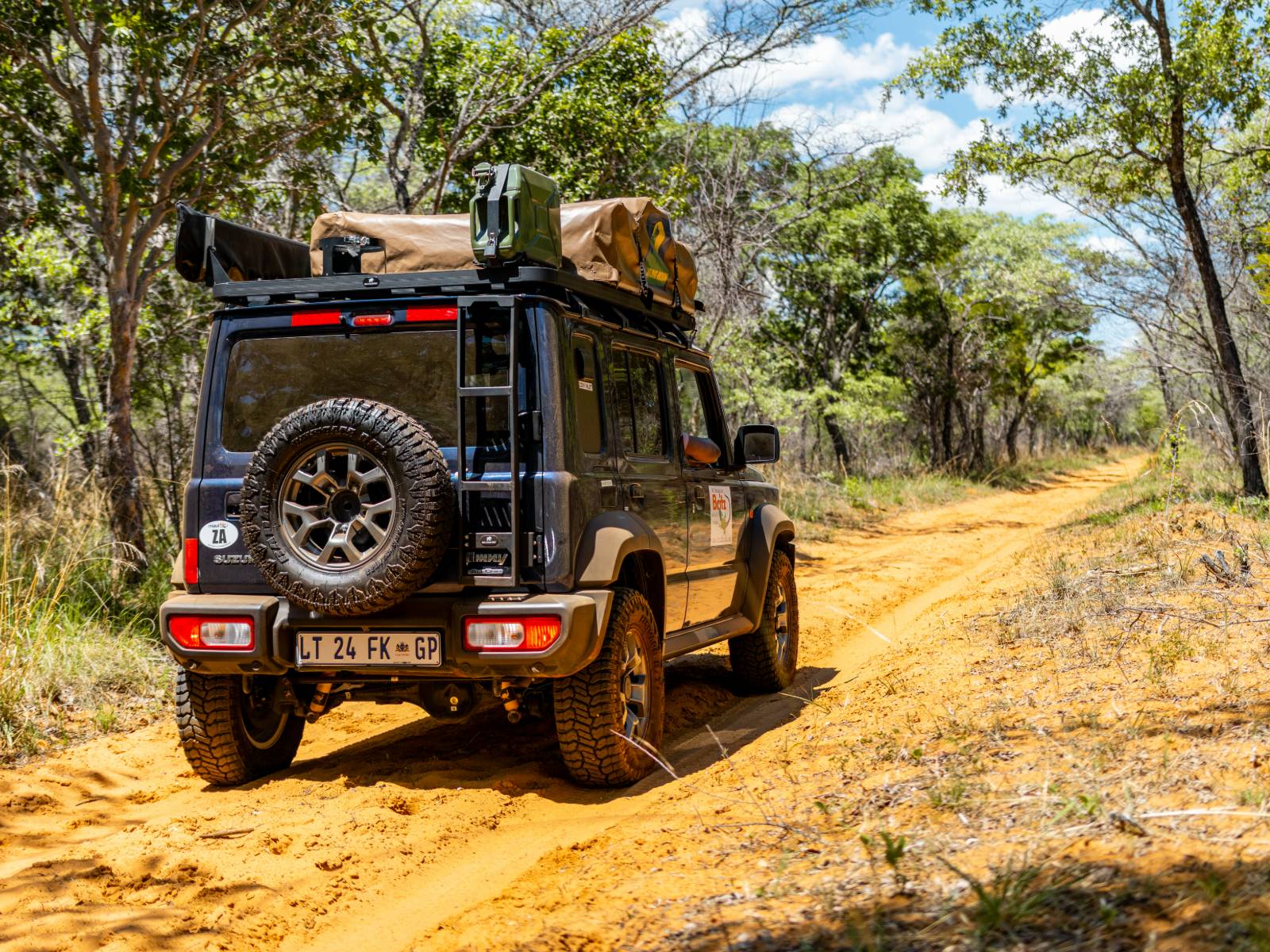 Britz Afrika Suzuki Jimny Exterior Zandweg