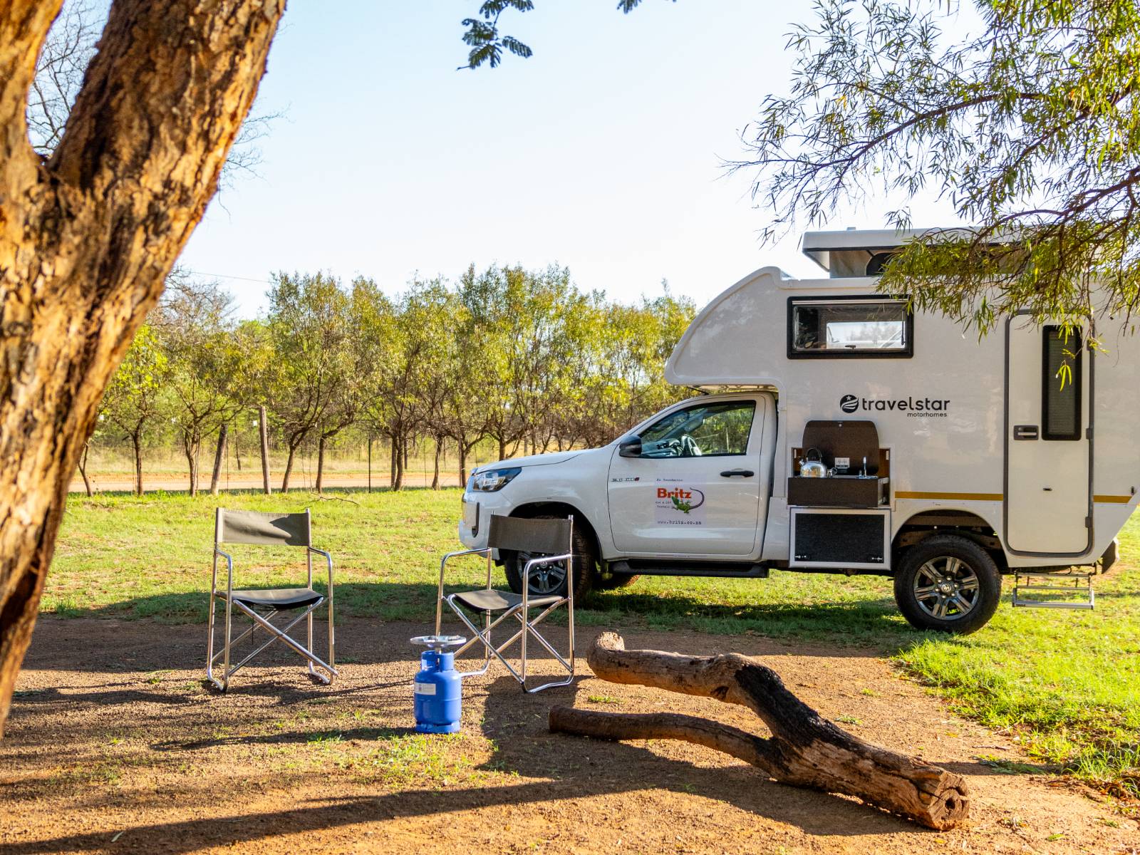 Britz Afrika Toyota Navi Single Cab Exterior 3