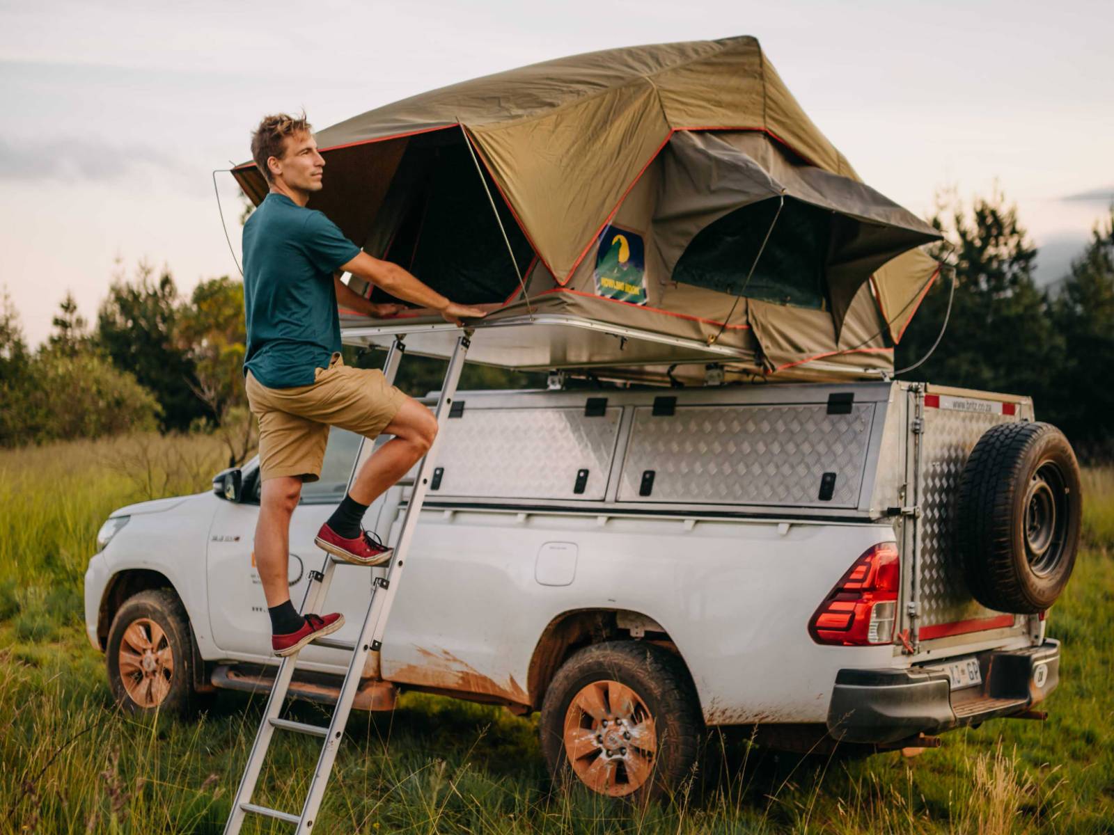 Britz Afrika Toyota Single Cab Daktent Uitklappen