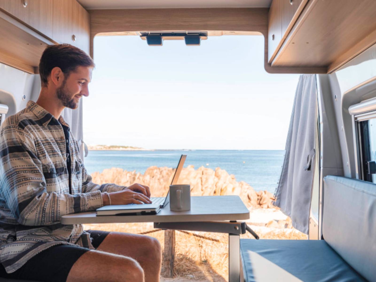 Britz_2 berth HiTop_Interior_WA_03