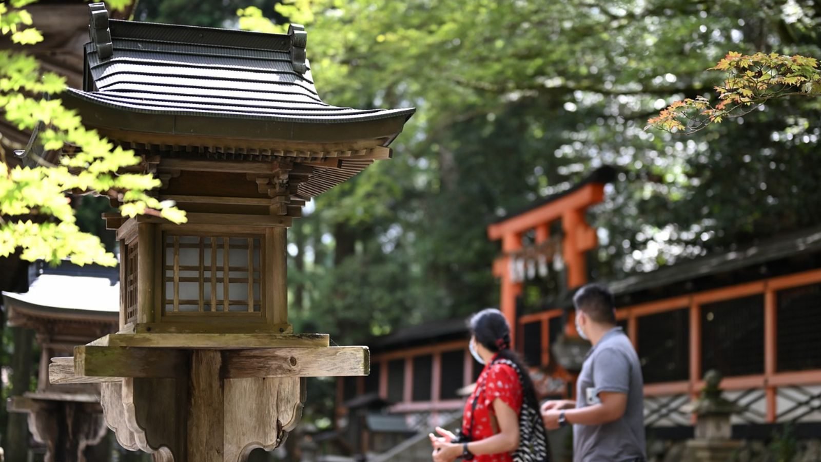 Rondreis Japan, Koyasan, Tempel met bezoekers