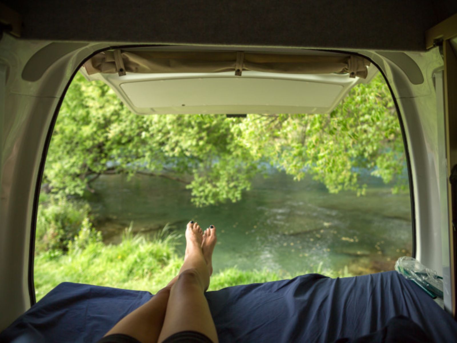Mighty NZ, 2 Berth High Ball, interieur bed uitzicht