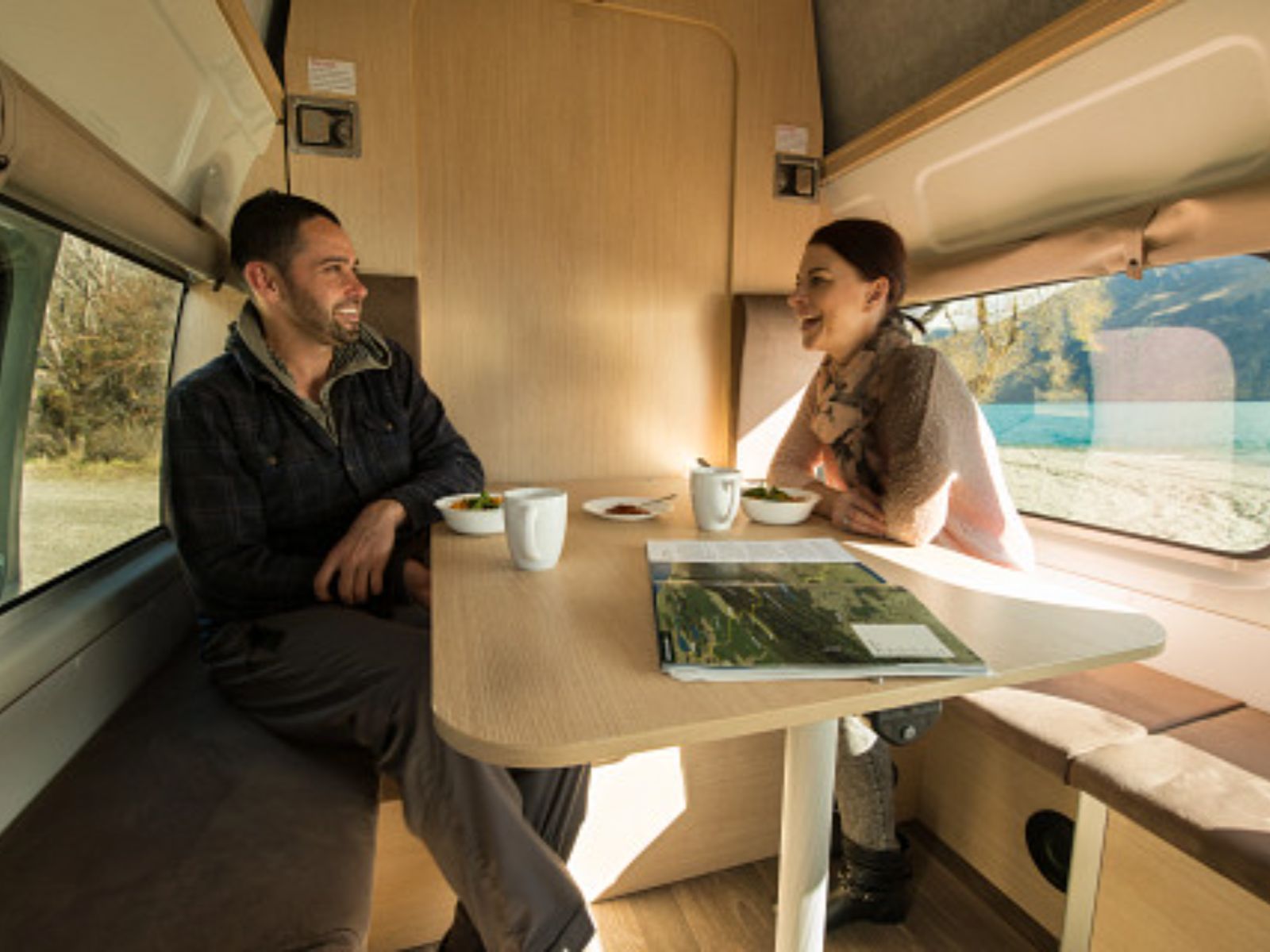 Mighty NZ, 2 Berth High Ball, interieur zithoek