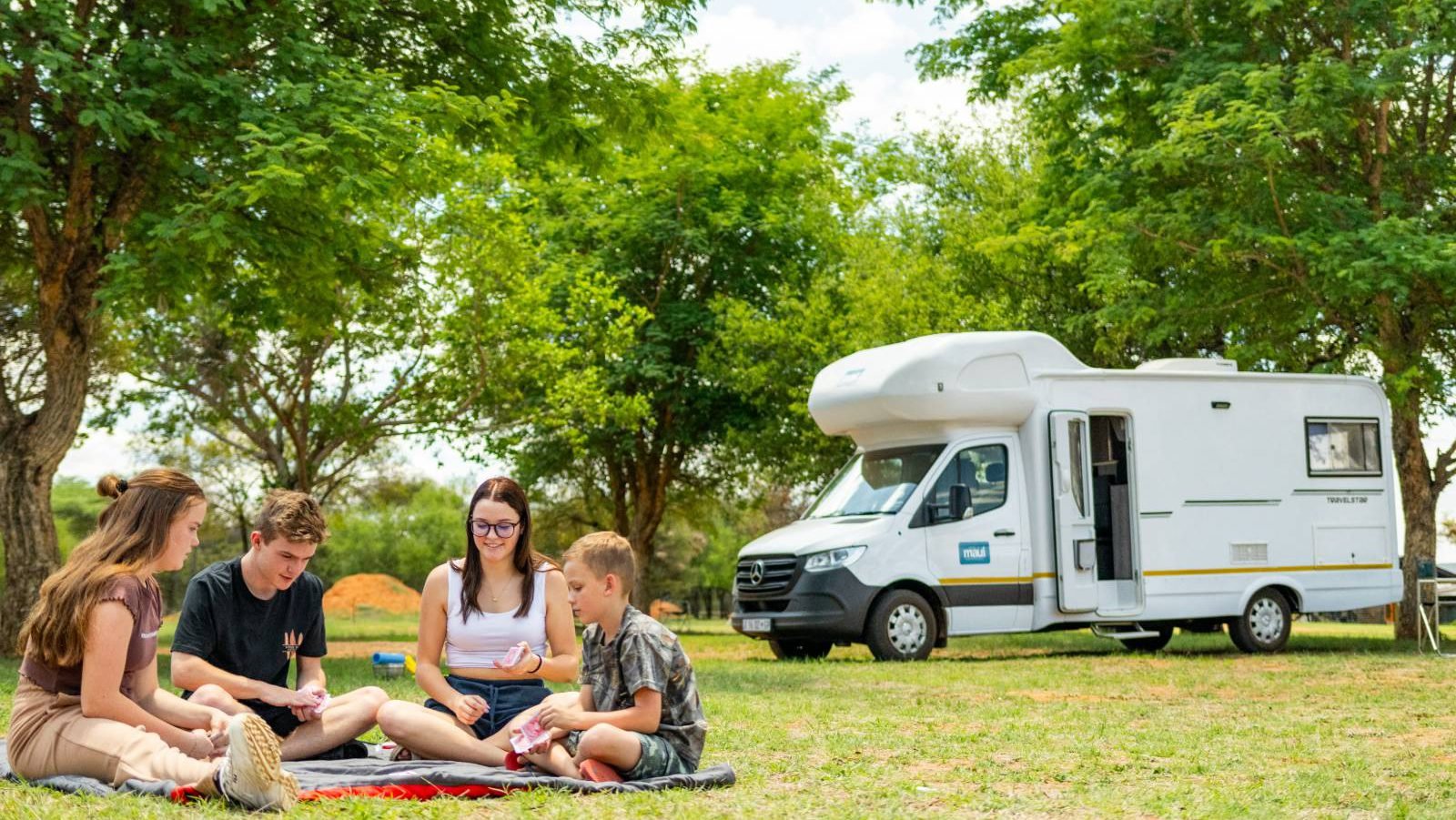Maui-Campers-Afrika-Maui-M6B-exterior-2