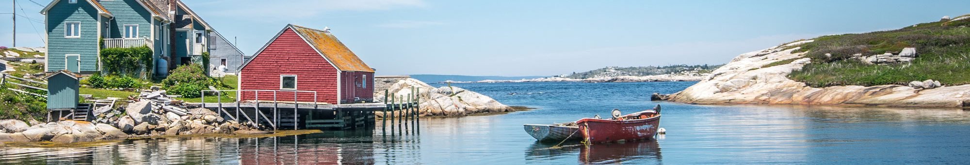 Canada-Nova-Scotia-Peggys-Cove-vissersbootjes-op-het-water
