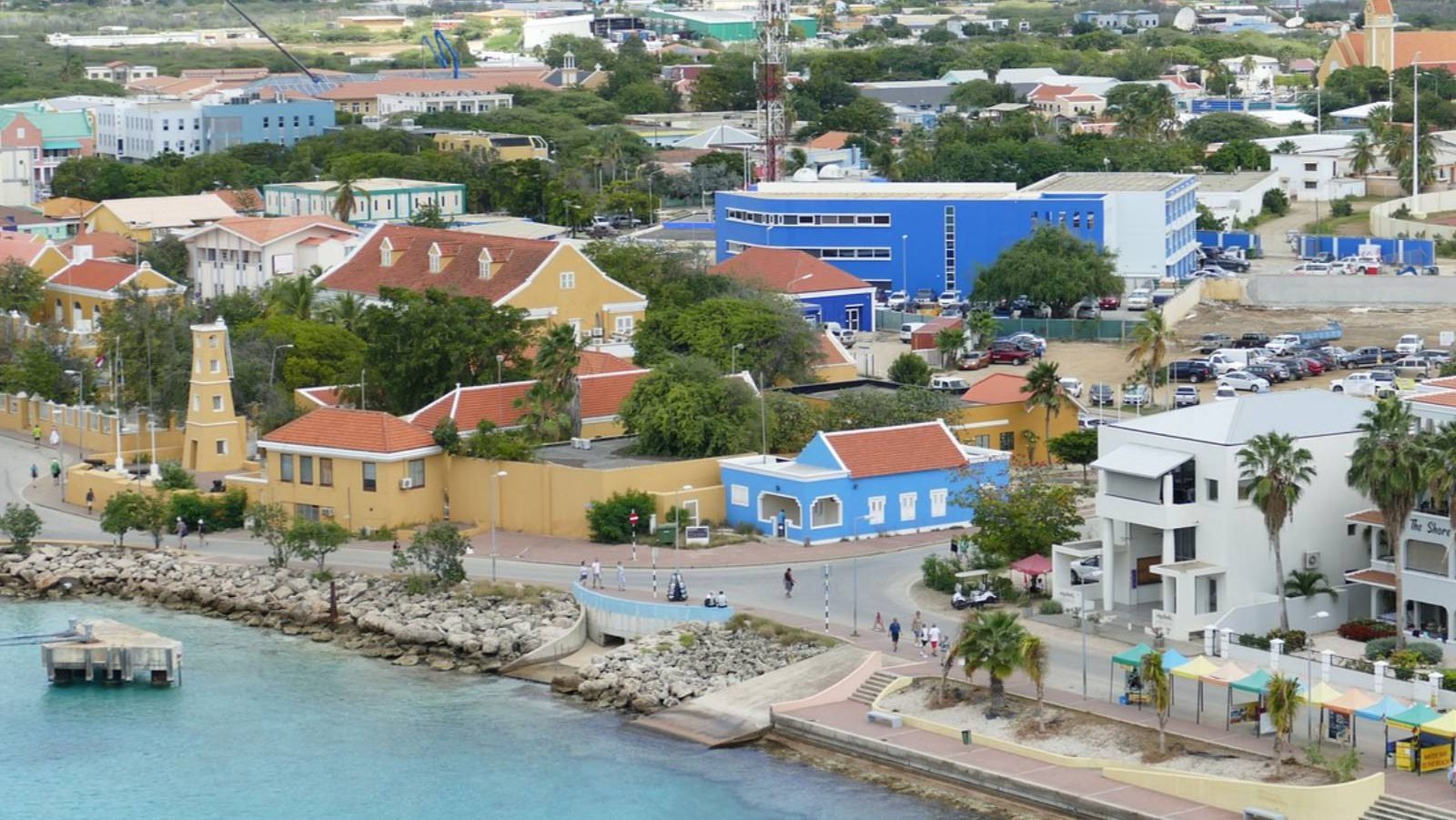 Caribische-eilanden-Bonaire-Kralendijk-vanuit-de-lucht