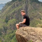 Collega Justin van WRC Reizen bij Little Adam Peak in Sri Lanka