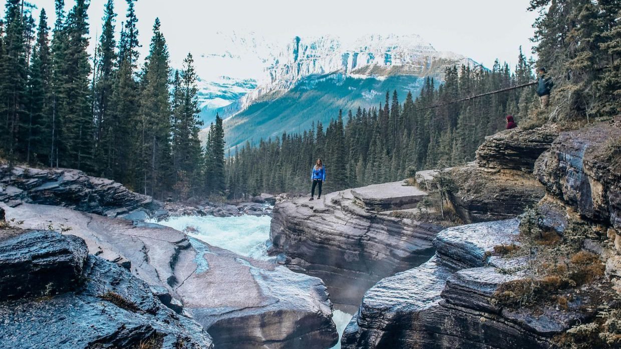 Mistaya-Canyon-stop-langs-de-Icefields-Parkway-in-Banff-National-Park-Alberta-Canada