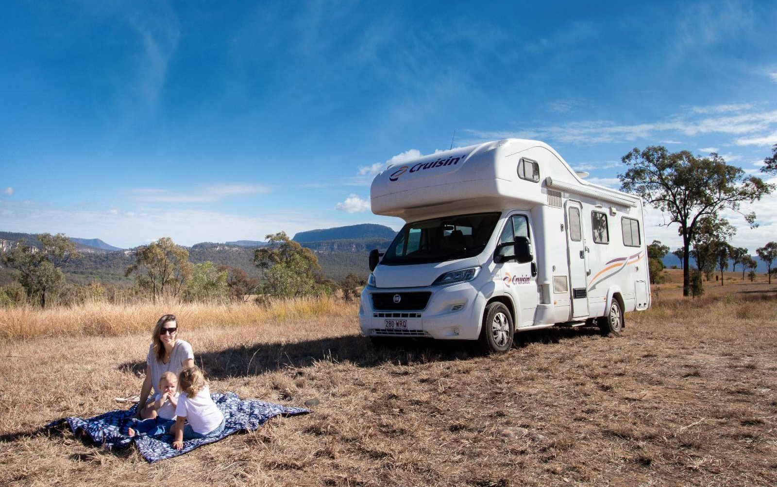 Cruisin-4-Berth-Adventurer-camper-gras
