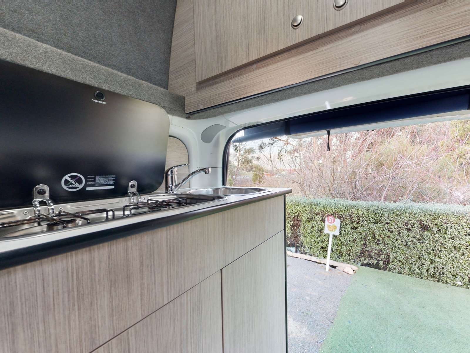 Go Cheap, 2 Berth Hi Top Campervan, Keuken