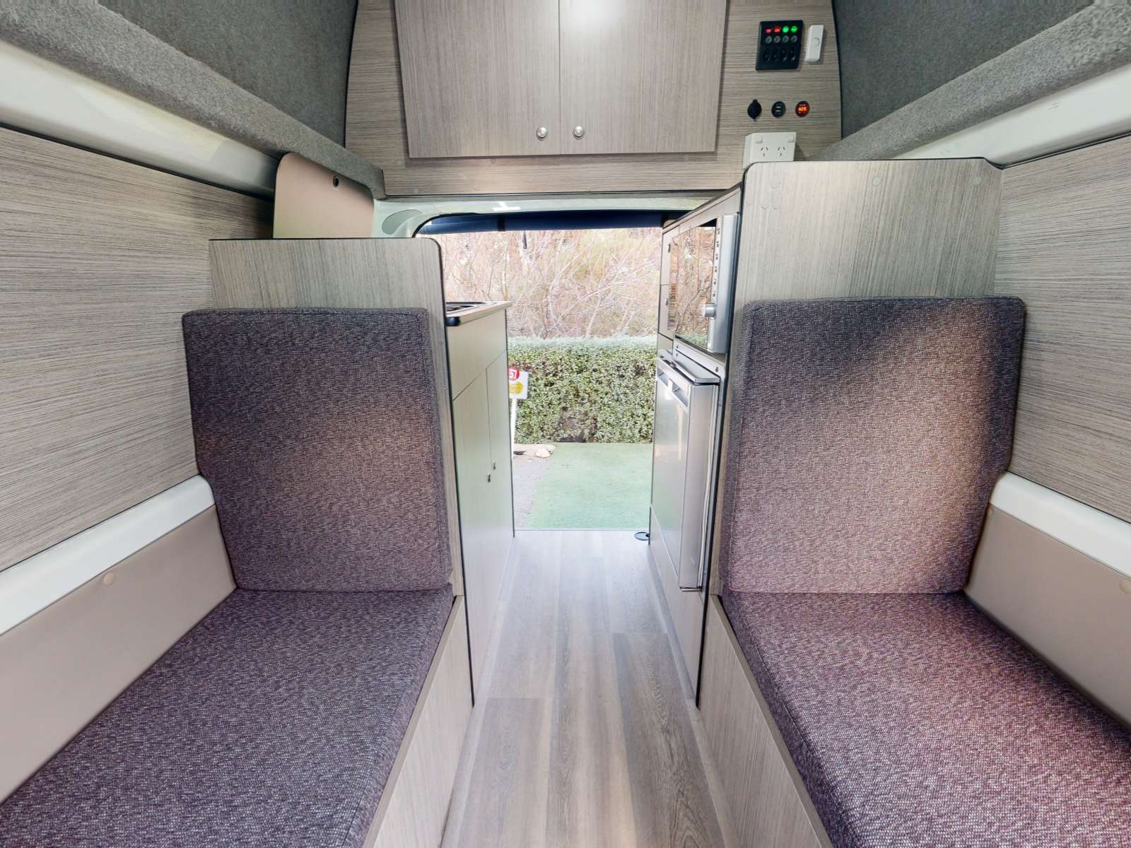 Go Cheap, 2 Berth Hi Top Campervan, Zithoek