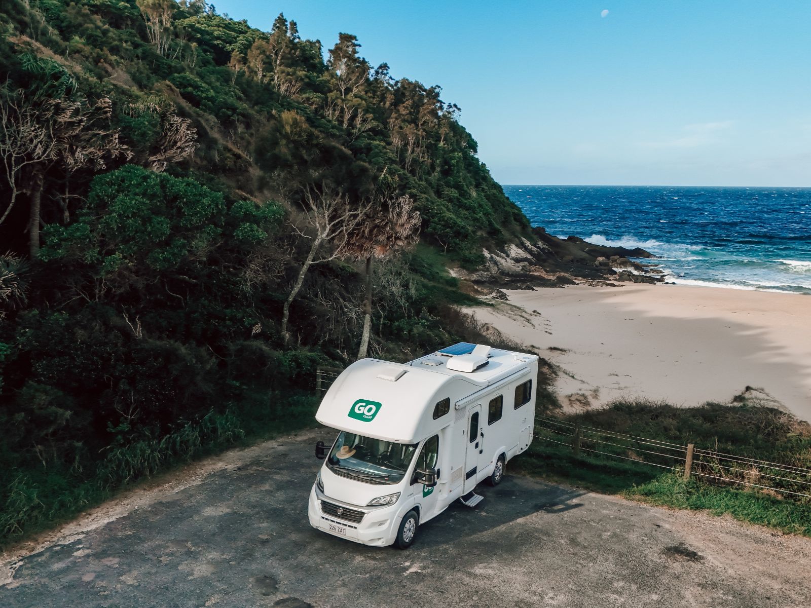 Go Cheap, 6 Berth Derwent Campervan, Camper Aan Zee