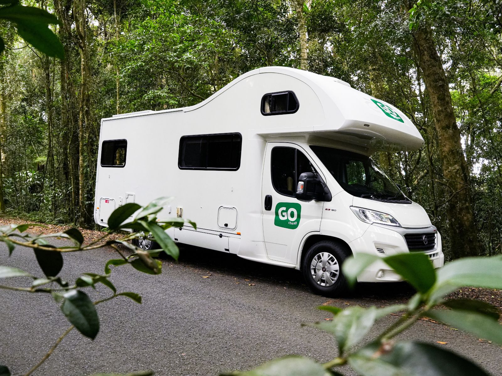 Go Cheap, 6 Berth Derwent Campervan, Camper In Het Bos