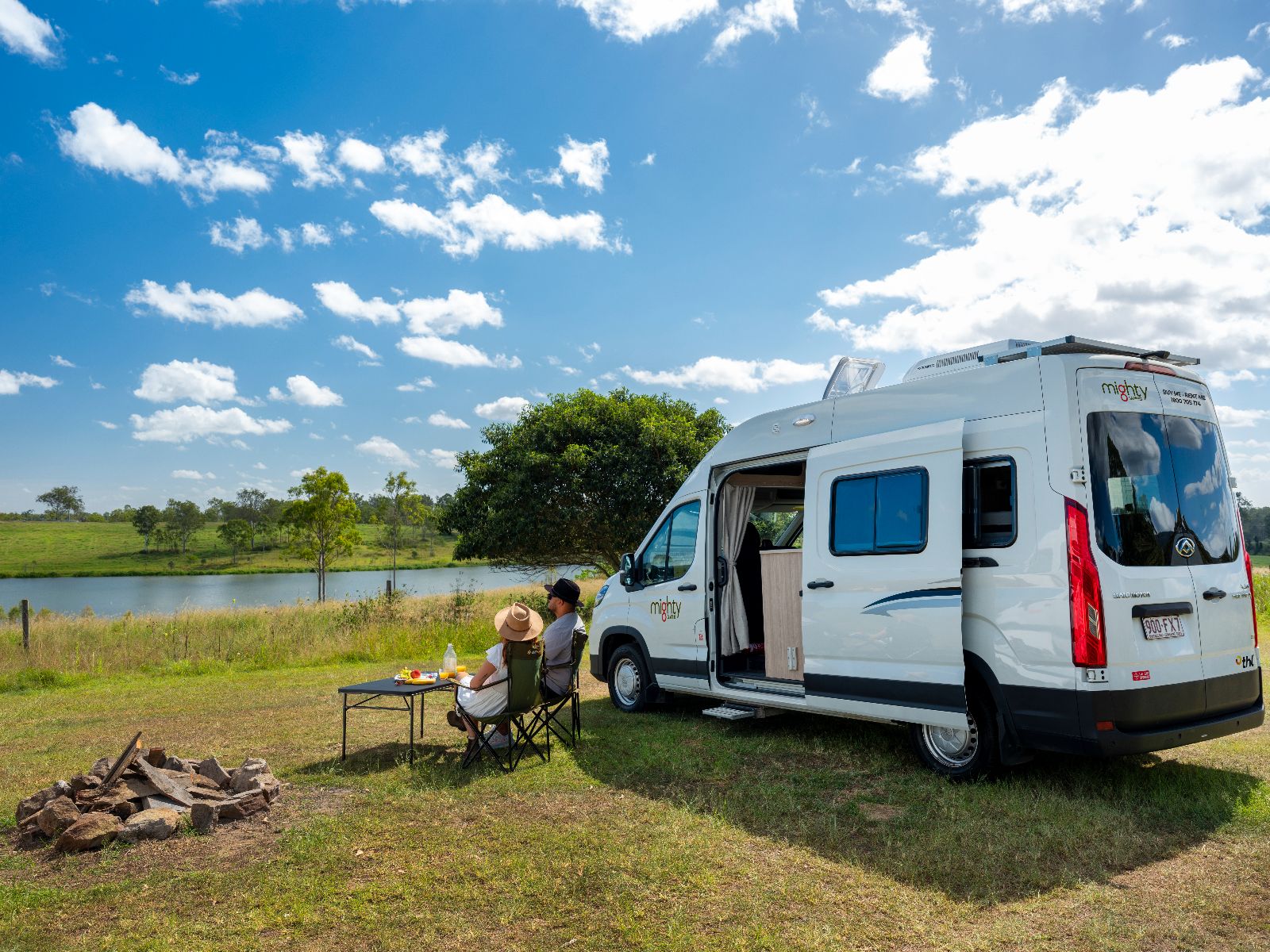 Mighty, 2 Berth Duo, Camper Aan Het Water