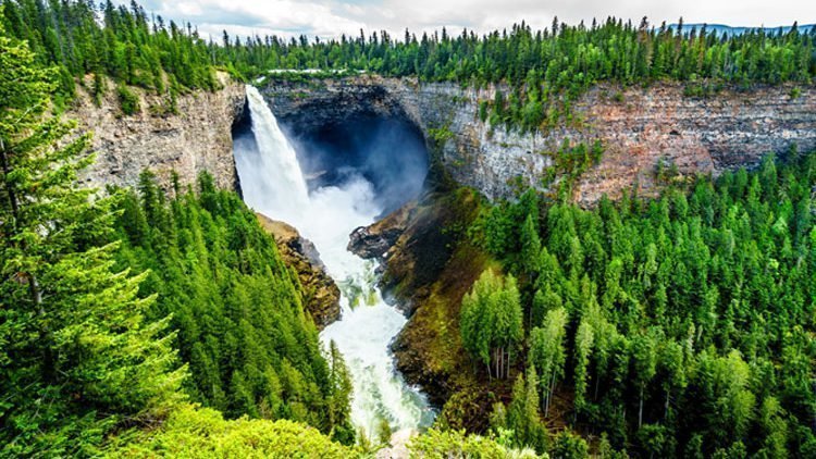 Canada-BC-Wells-Gray-Provincial-Park-waterval