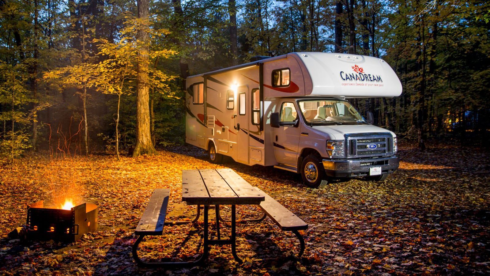 Midi-Motorhome-MHB_Exterior_Night_Camping