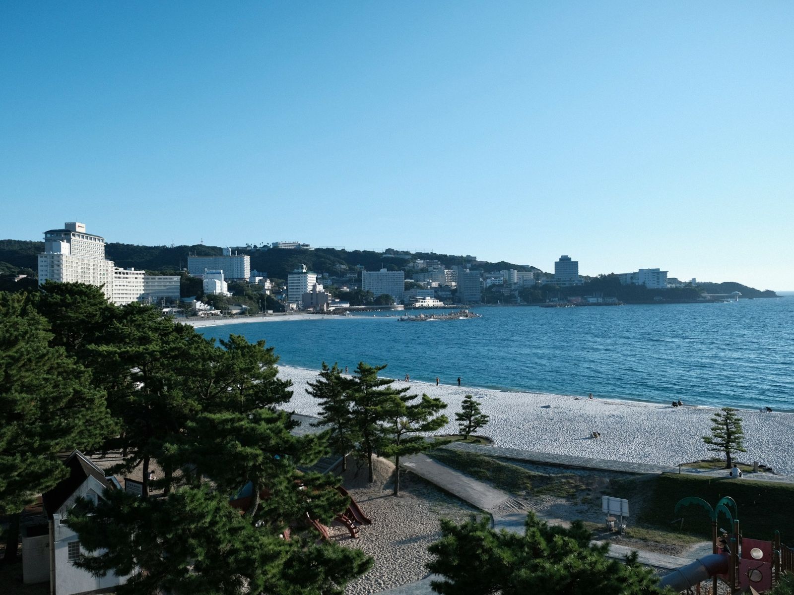 Rondreis Japan, Shirahama, Kust Met Gebouwen