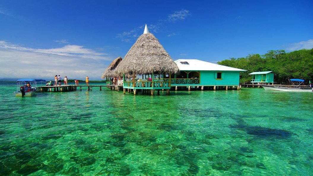 Rondreis-Panama-Bocas-del-Toro-restaurant-boven-water