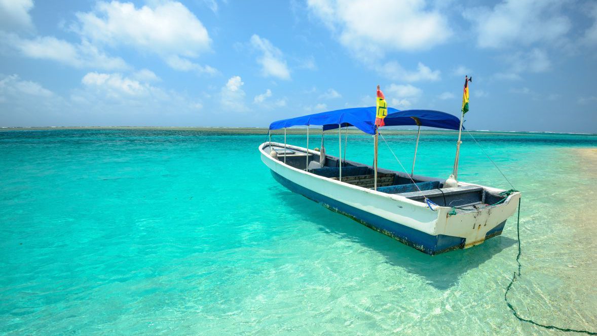 Rondreis-Panama-San-Blas-boot-in-het-water