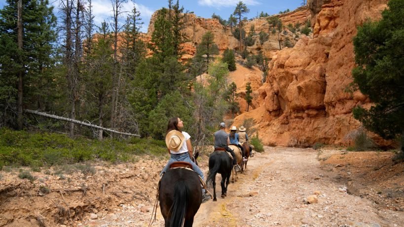 Amerika-Bryce-Canyon-National-Park-mensen-te-paard