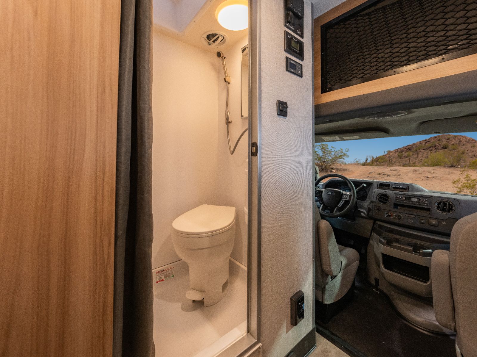 Cruise America, C18 Ultra Compact, Toilet
