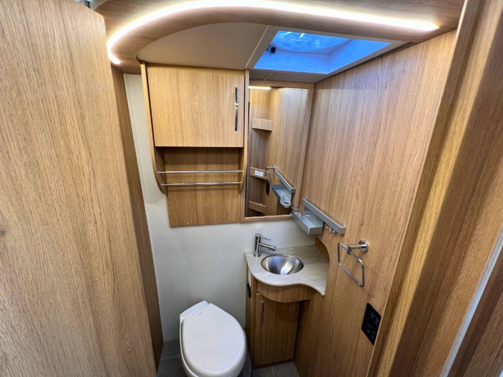 Fraserway, B+ Premium, Interieur Toilet
