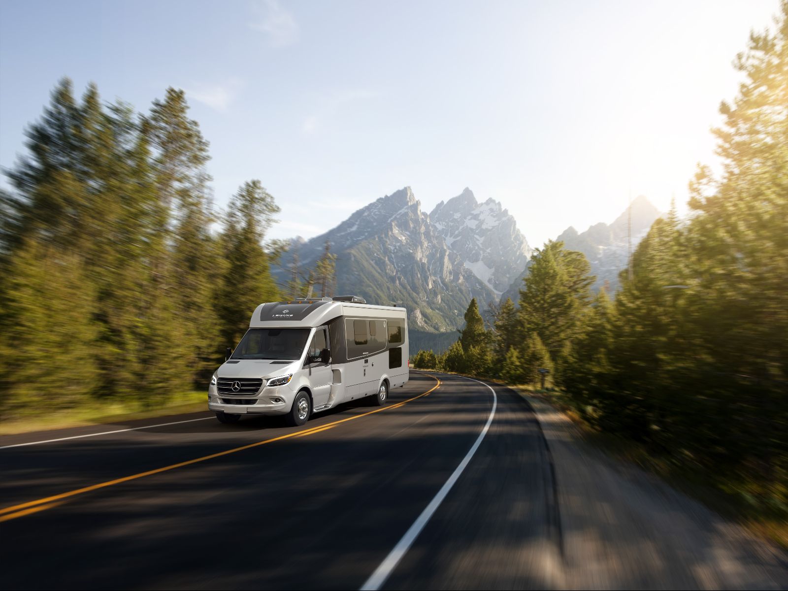 Fraserway, B+ Premium, Scenic Camper Op De Weg