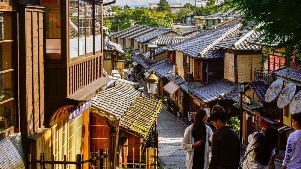 Rondreis Japan, Kyoto, Excursie Wandeltour, Straat Met Locals