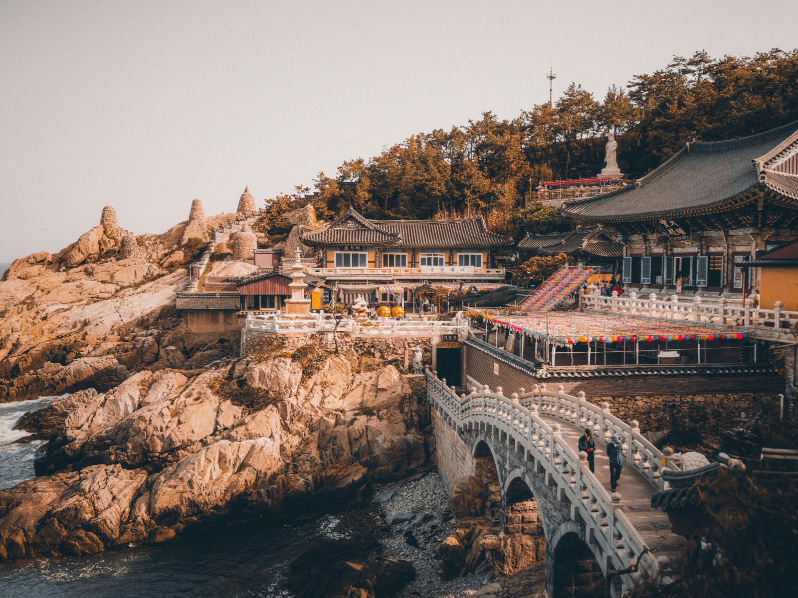Rondreis Zuid Korea, Busan, Haedong Yonggungsa Tempel Aan Zee