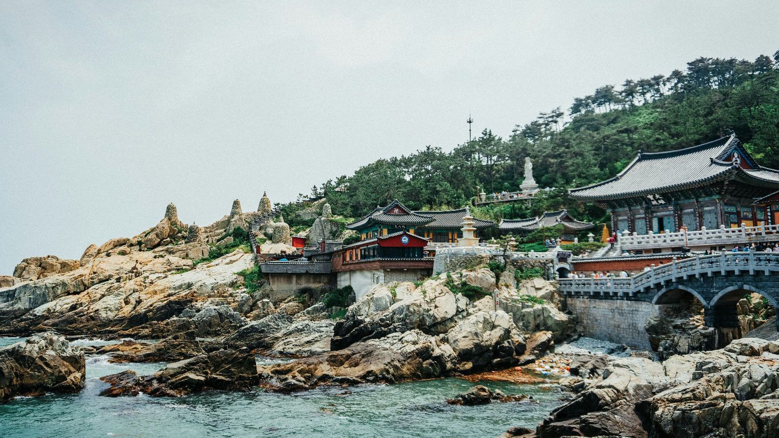 Rondreis Zuid Korea, Busan, Tempel Aan Zee Blauw Water