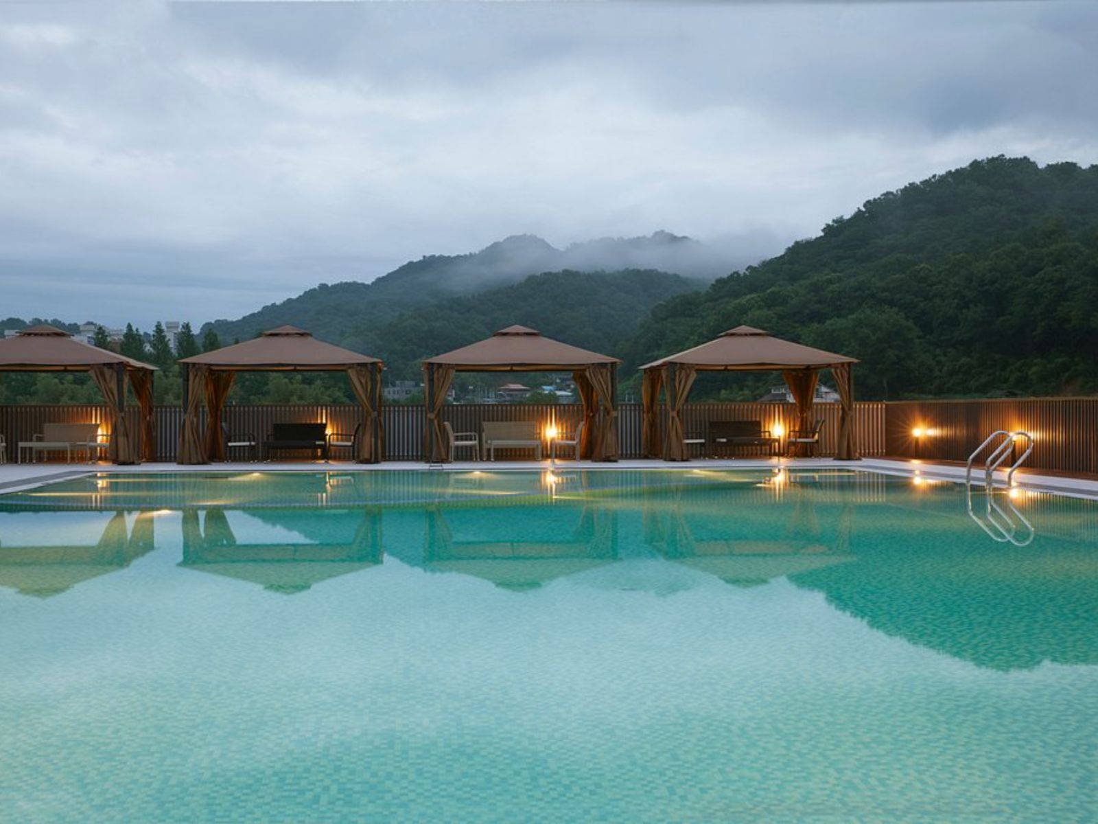 Rondreis Zuid Korea, Jeonju, Lahan Hotel, Zwembad