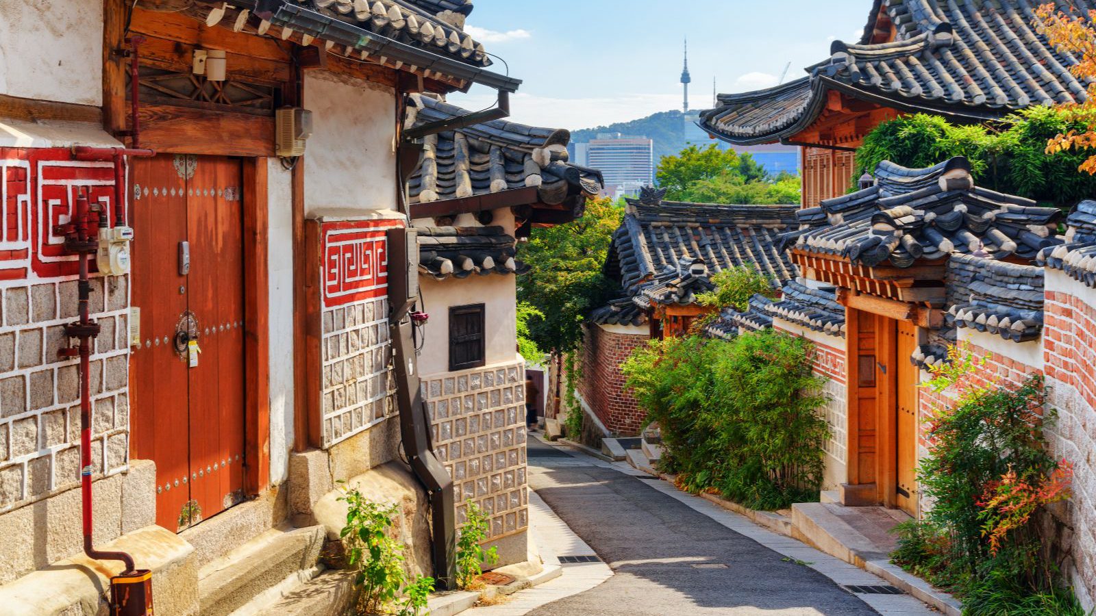 Rondreis-Zuid-Korea-Seoul-Bukchon-Hanok-Village-traditionele-hanok-huizen-in-straat